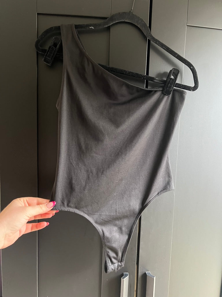 Black one-shoulder bodysuit