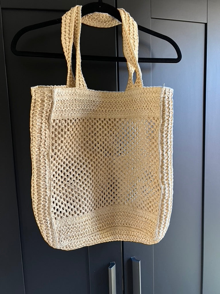 Straw paper tote bag
